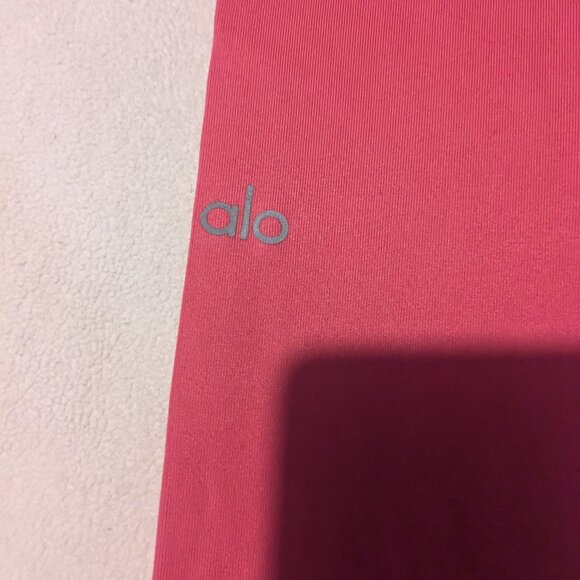Alo Airbrush - reddish pink Size Small - Picture 9 of 12